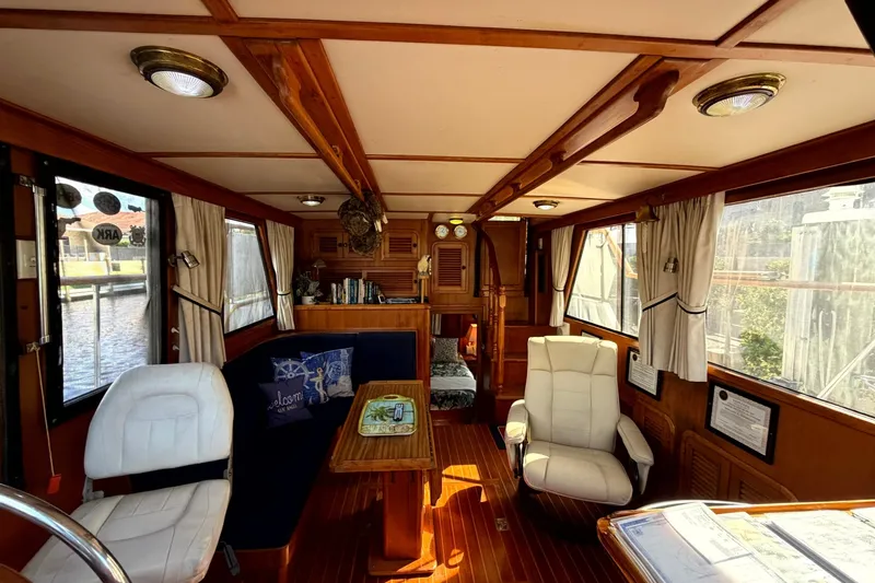 Slide: The Image of Heritage East 36 Sundeck Trawler 1998 - 7854592