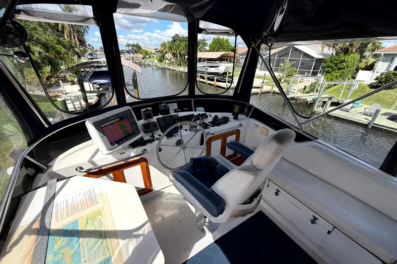 Slide: The Image of Heritage East 36 Sundeck Trawler 1998 - 7854507