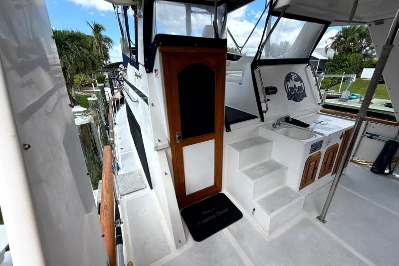 Slide: The Image of Heritage East 36 Sundeck Trawler 1998 - 7854543