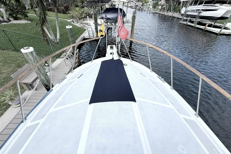 Slide: The Image of Heritage East 36 Sundeck Trawler 1998 - 7854476