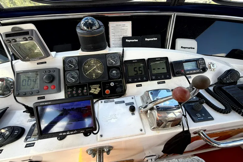 Slide: The Image of Heritage East 36 Sundeck Trawler 1998 - 7854494