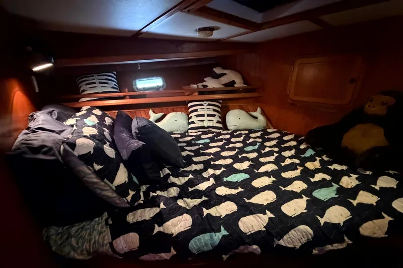 Slide: The Image of Heritage East 36 Sundeck Trawler 1998 - 7854556
