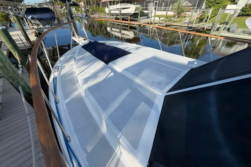 Slide: The Image of Heritage East 36 Sundeck Trawler 1998 - 8315984