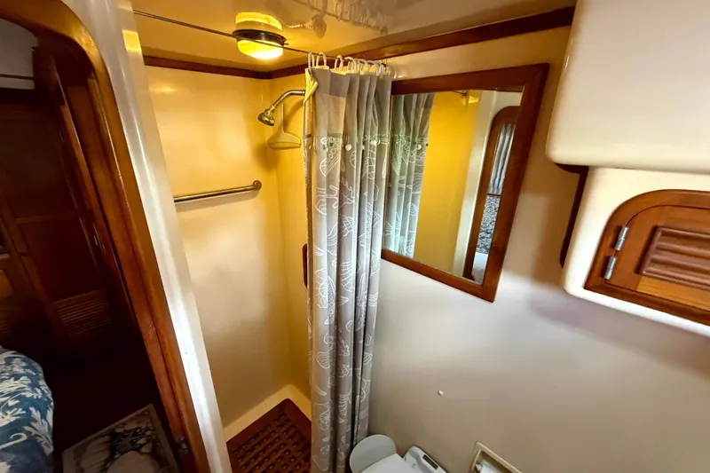 Slide: The Image of Heritage East 36 Sundeck Trawler 1998 - 7854631