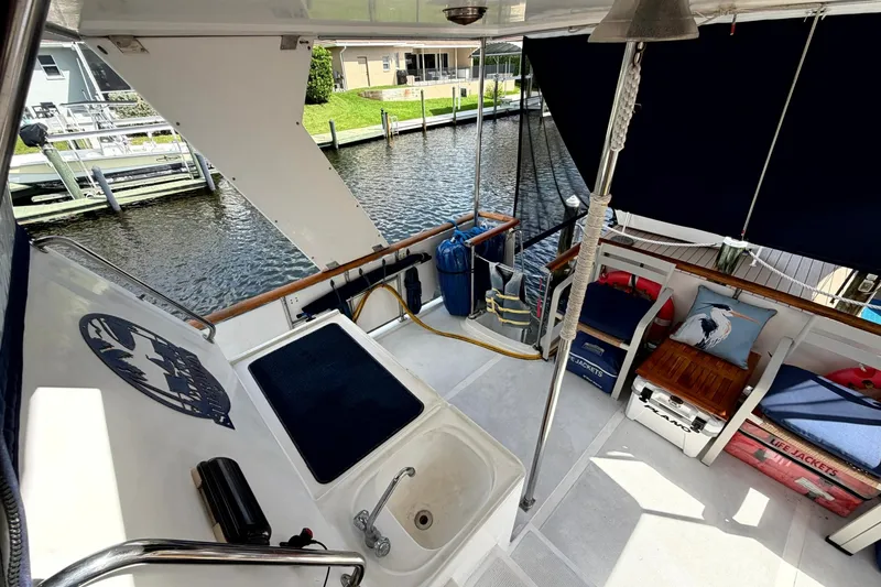 Slide: The Image of Heritage East 36 Sundeck Trawler 1998 - 7854517