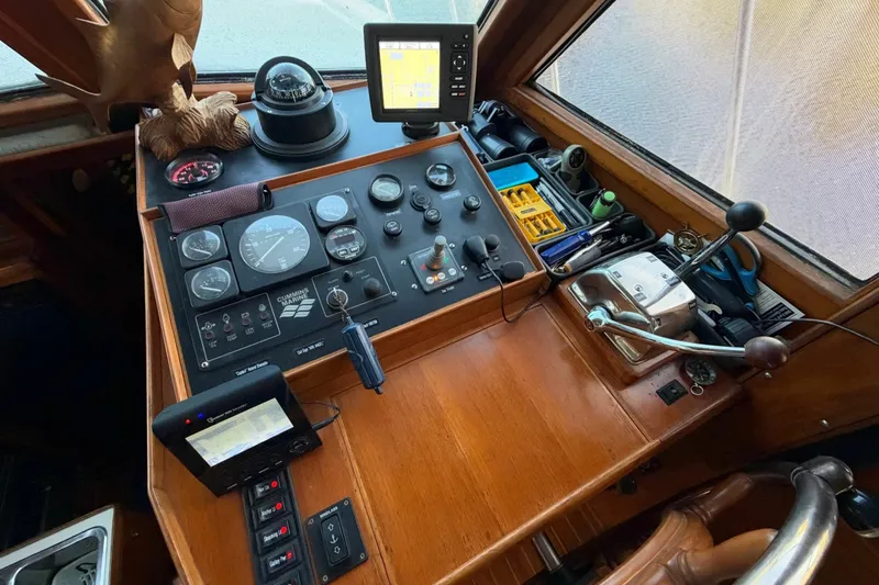 Slide: The Image of Heritage East 36 Sundeck Trawler 1998 - 8043965