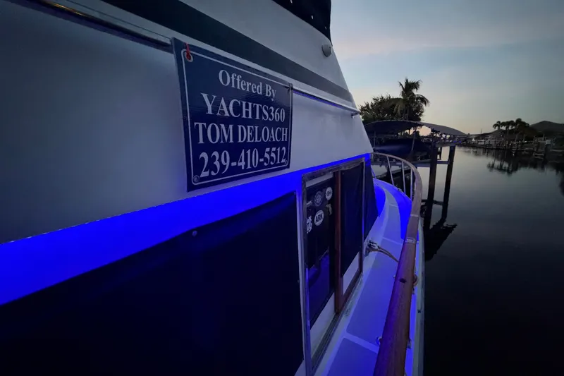 Slide: The Image of Heritage East 36 Sundeck Trawler 1998 - 8044236