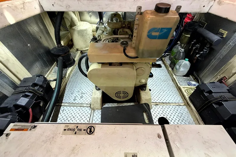 Slide: The Image of Heritage East 36 Sundeck Trawler 1998 - 7854588