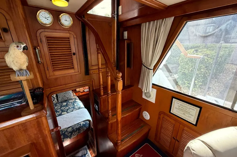 Slide: The Image of Heritage East 36 Sundeck Trawler 1998 - 7854609