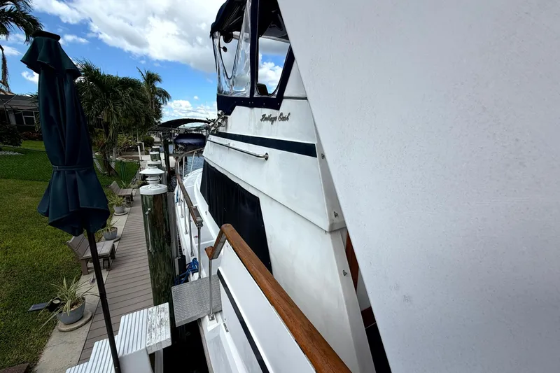 Slide: The Image of Heritage East 36 Sundeck Trawler 1998 - 7854541