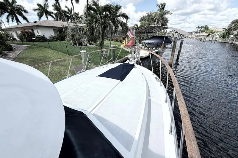 Slide: The Image of Heritage East 36 Sundeck Trawler 1998 - 7854481