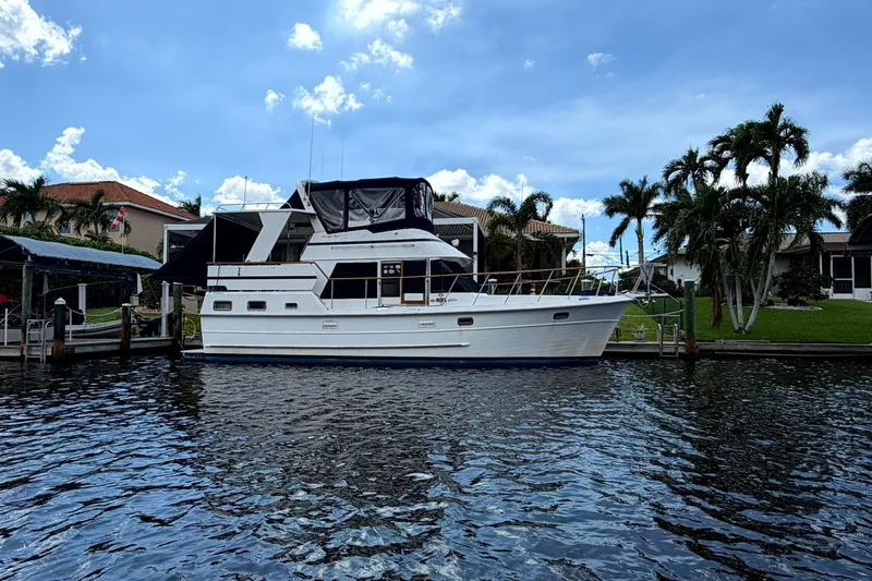 Slide: The Image of Heritage East 36 Sundeck Trawler 1998 - 7854453