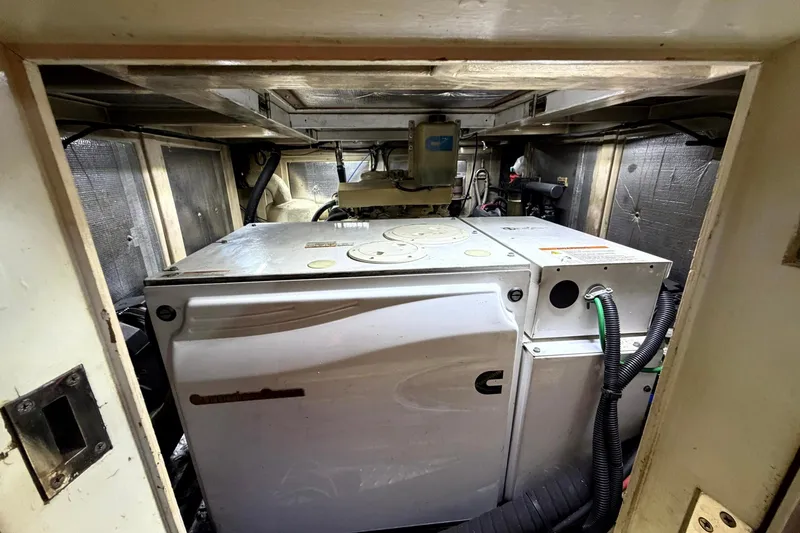 Slide: The Image of Heritage East 36 Sundeck Trawler 1998 - 7854583