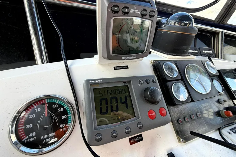 Slide: The Image of Heritage East 36 Sundeck Trawler 1998 - 7854501