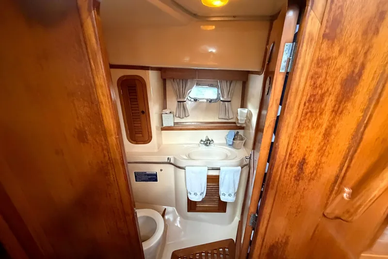 Slide: The Image of Heritage East 36 Sundeck Trawler 1998 - 7854576