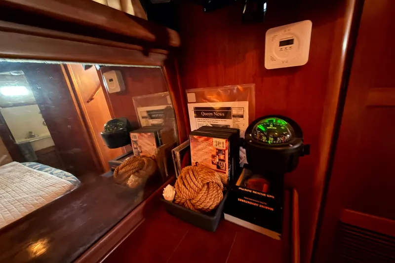 Slide: The Image of Heritage East 36 Sundeck Trawler 1998 - 7854633