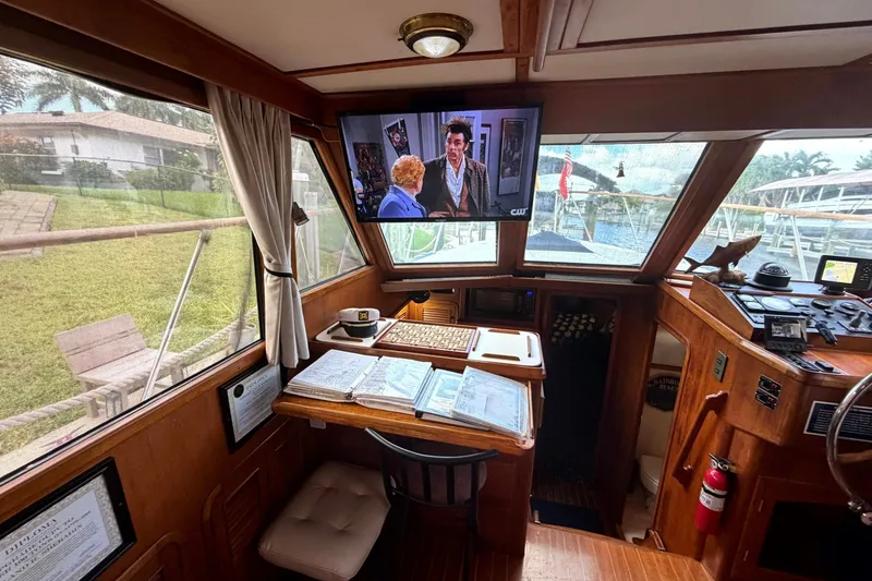 Slide: The Image of Heritage East 36 Sundeck Trawler 1998 - 7854554