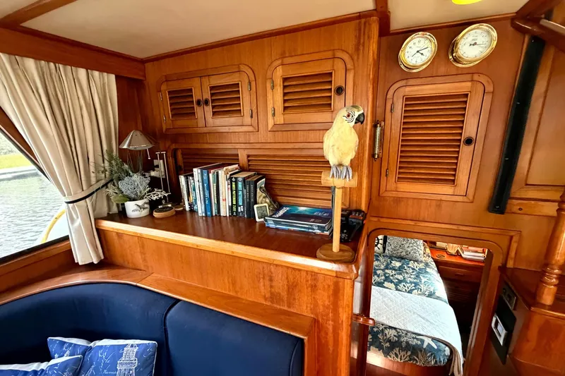Slide: The Image of Heritage East 36 Sundeck Trawler 1998 - 7854607
