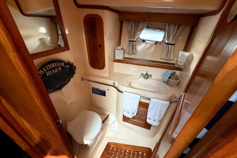 Slide: The Image of Heritage East 36 Sundeck Trawler 1998 - 7854574