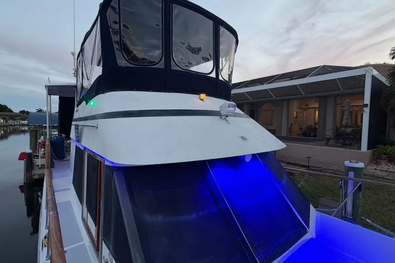 Slide: The Image of Heritage East 36 Sundeck Trawler 1998 - 8044251