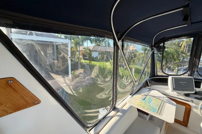 Slide: The Image of Heritage East 36 Sundeck Trawler 1998 - 8043883