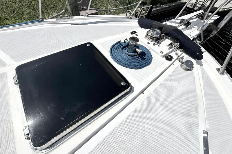 Slide: The Image of Heritage East 36 Sundeck Trawler 1998 - 7854485