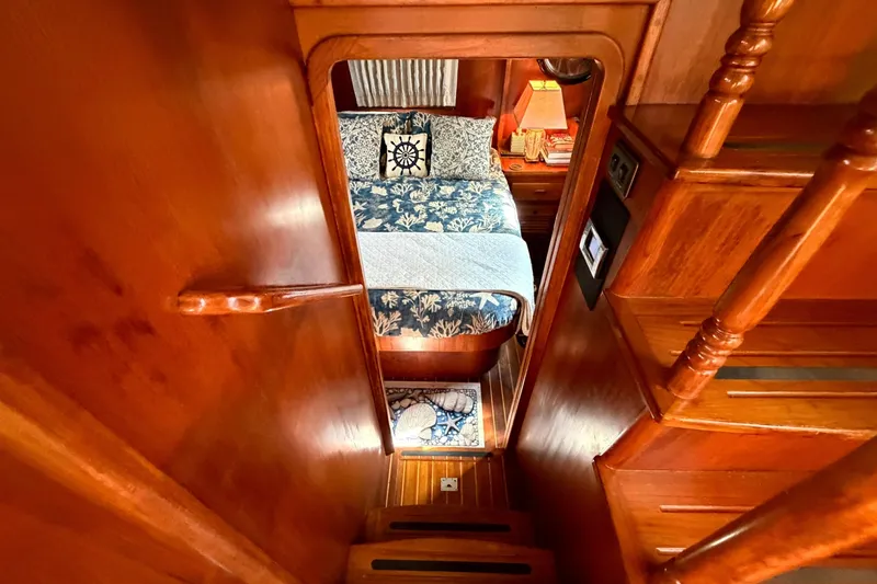 Slide: The Image of Heritage East 36 Sundeck Trawler 1998 - 7854617