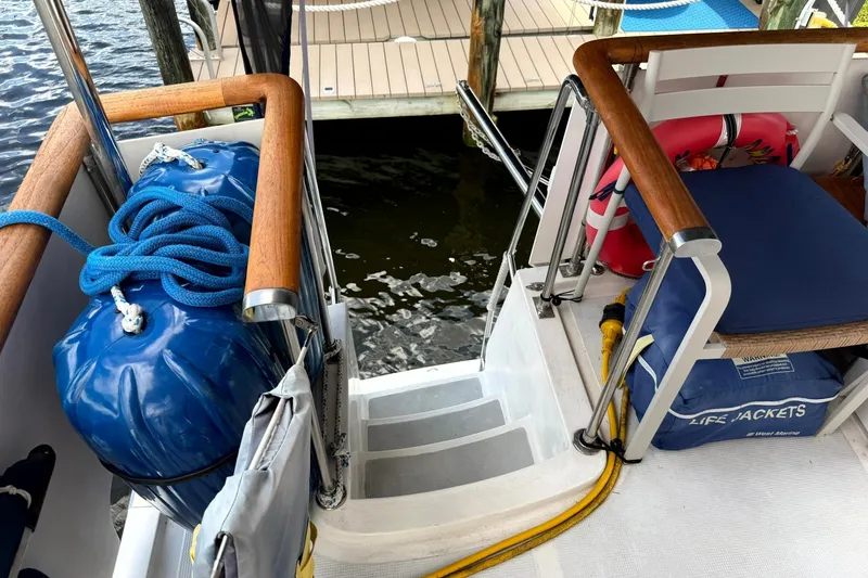 Slide: The Image of Heritage East 36 Sundeck Trawler 1998 - 7854521