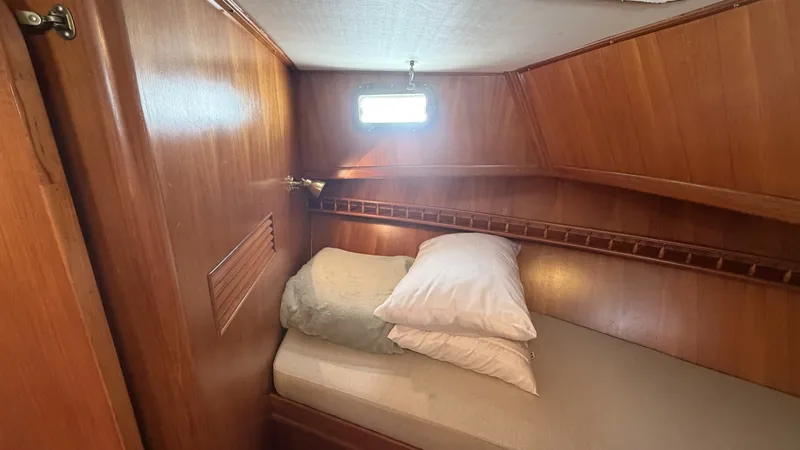 Slide: The Image of Albin 43 Forward cabin - 7919066
