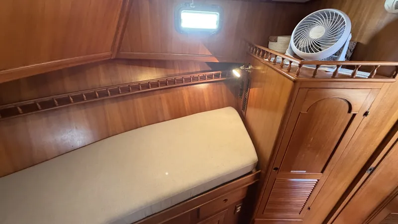 Slide: The Image of Albin 43 Forward cabin - 7919065