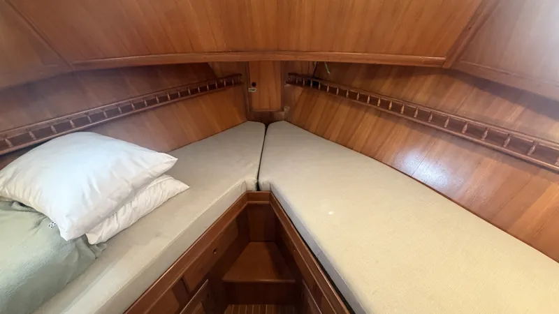 Slide: The Image of Albin 43 Forward cabin - 7919067