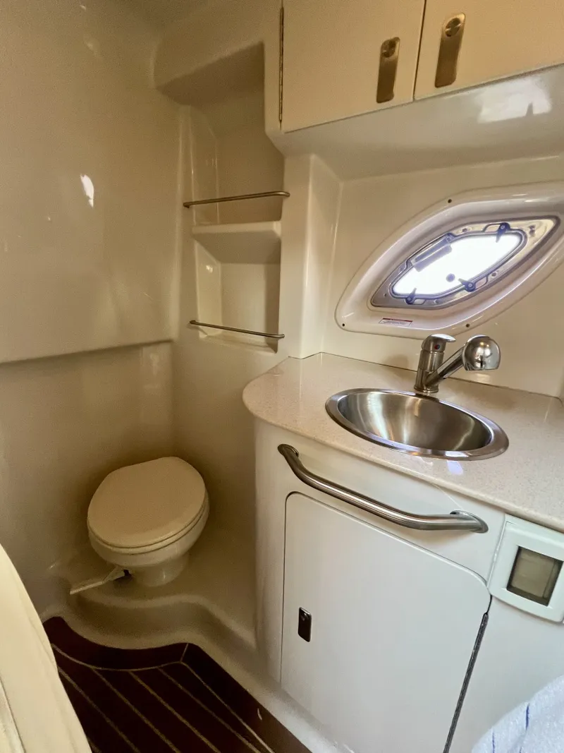 Slide: The Image of Sea Ray 33 Sundancer 2010 - 7917221