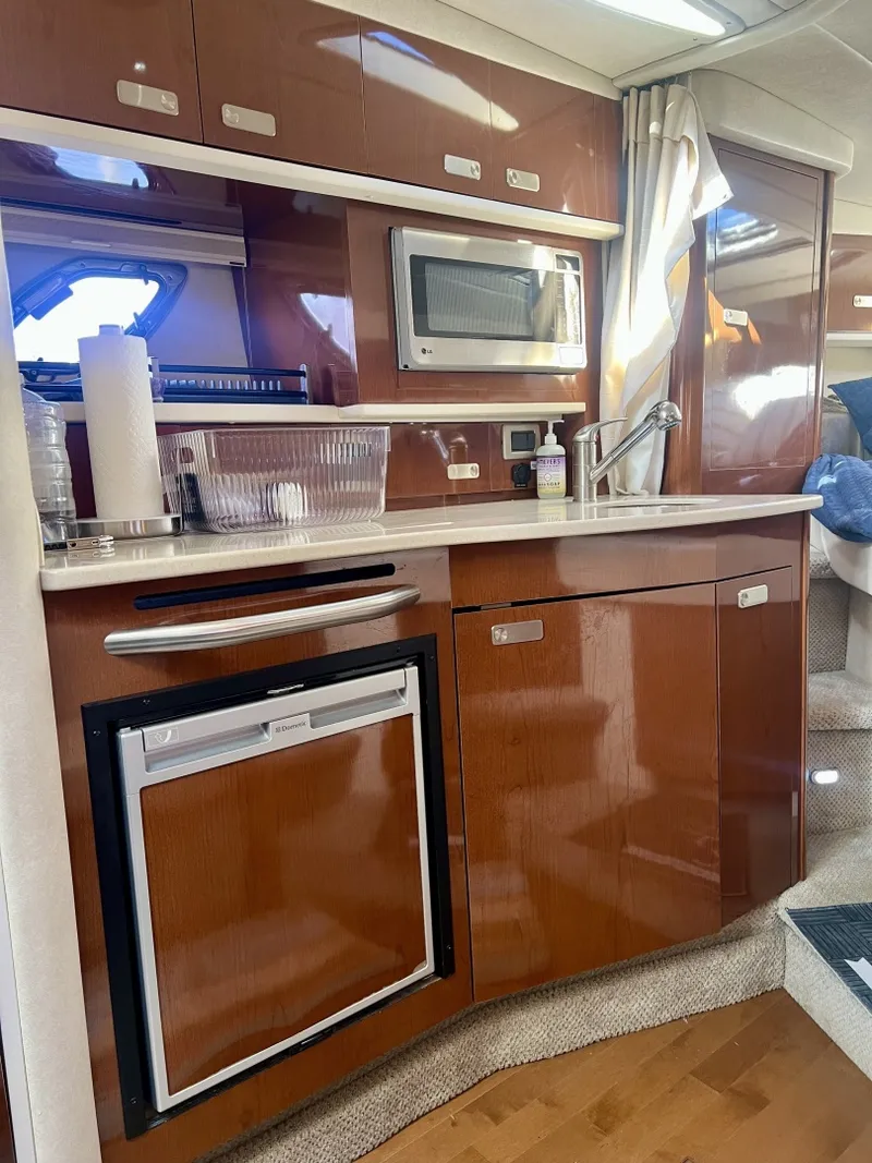Slide: The Image of Sea Ray 33 Sundancer 2010 - 7917219