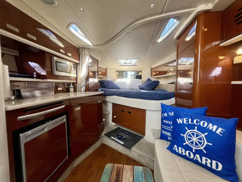 Slide: The Image of Sea Ray 33 Sundancer 2010 - 7917225