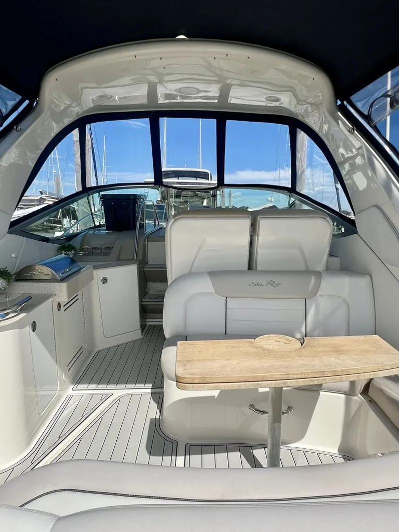 Slide: The Image of Sea Ray 33 Sundancer 2010 - 7917212