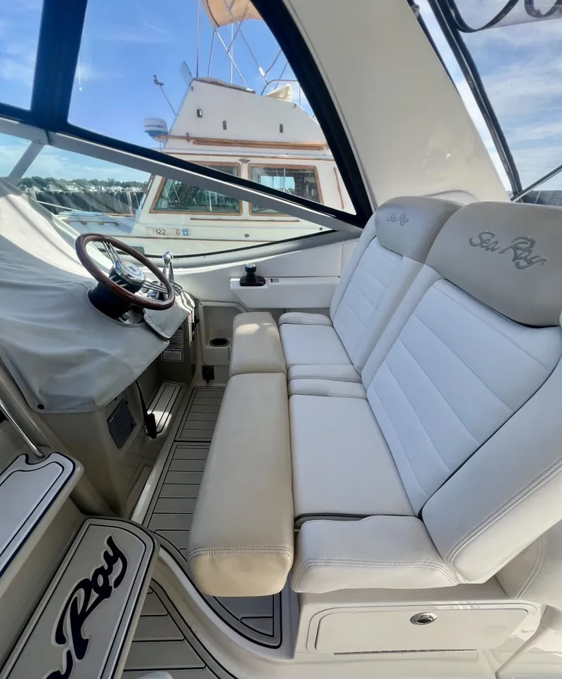 Slide: The Image of Sea Ray 33 Sundancer 2010 - 7917215
