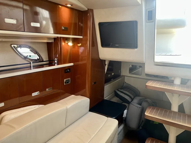 Slide: The Image of Sea Ray 33 Sundancer 2010 - 7917224