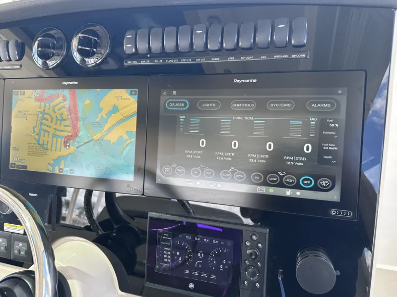 Slide: The Image of Boston Whaler 38 2019 - 7923869