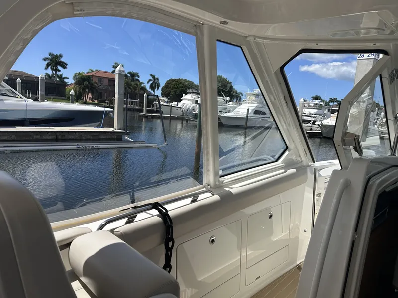 Slide: The Image of Boston Whaler 38 2019 - 7923851