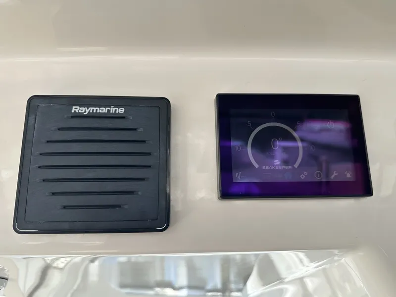 Slide: The Image of Boston Whaler 38 2019 - 7923863