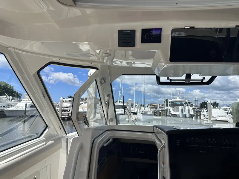 Slide: The Image of Boston Whaler 38 2019 - 7923862