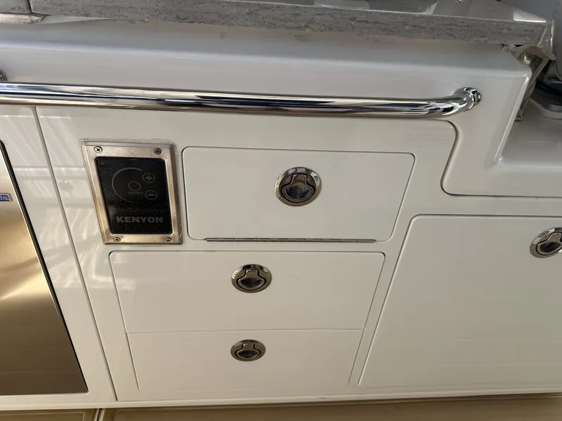 Slide: The Image of Boston Whaler 38 2019 - 7923856