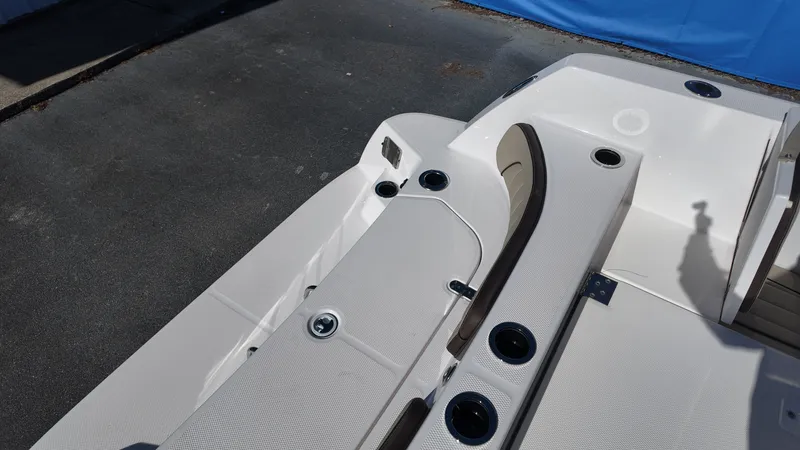 Slide: The Image of Yamaha 222 FSH Sport 2025 - 6