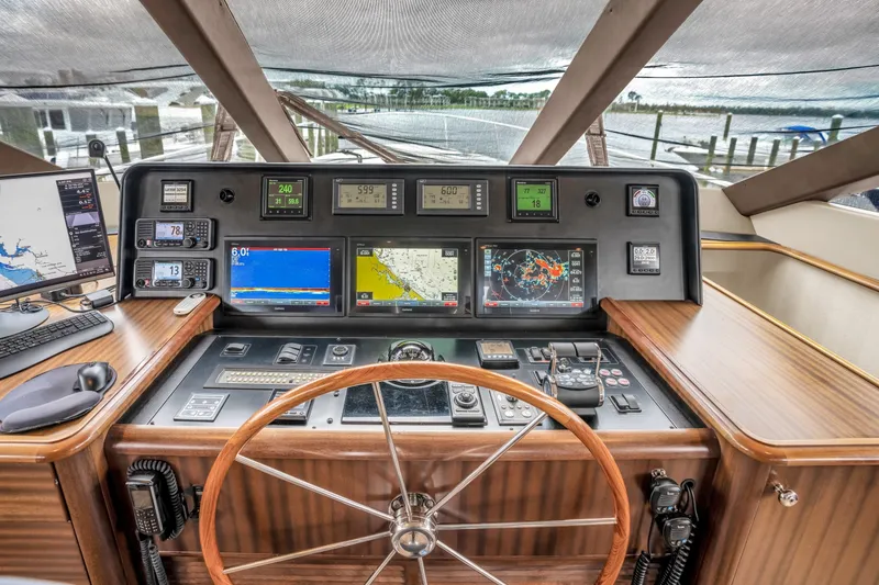 Slide: The Image of 85 Pacific Mariner CABANA Helm - 8140117