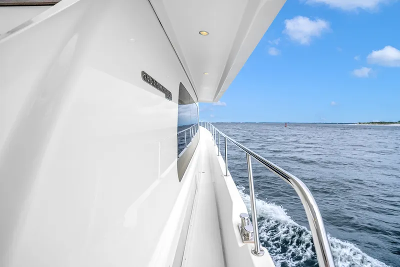 Slide: The Image of 85 Pacific Mariner CABANA Starboard Side Walk Around - 8140107