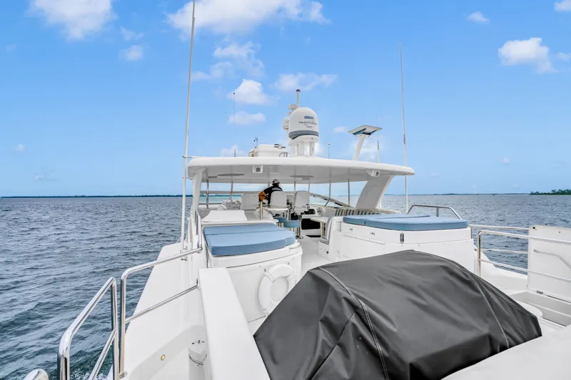 Slide: The Image of 85 Pacific Mariner CABANA Boat Deck - 8140114