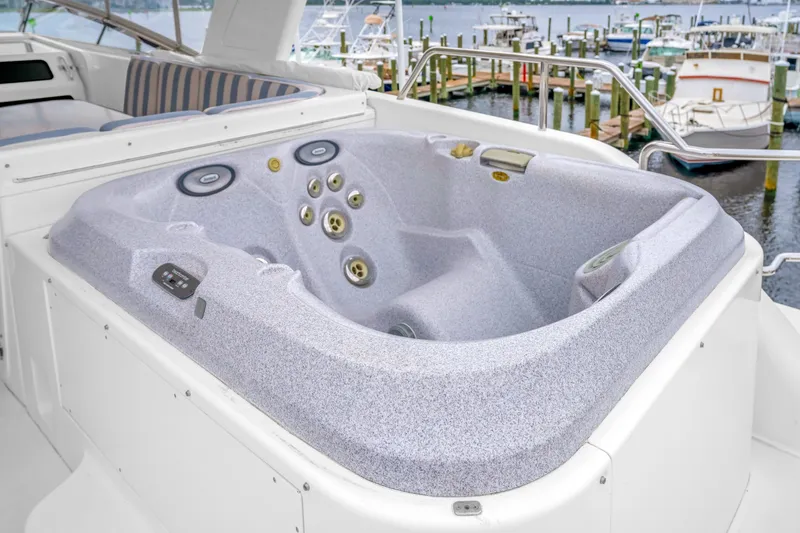 Slide: The Image of 85 Pacific Mariner CABANA Hot Tub - 8140120