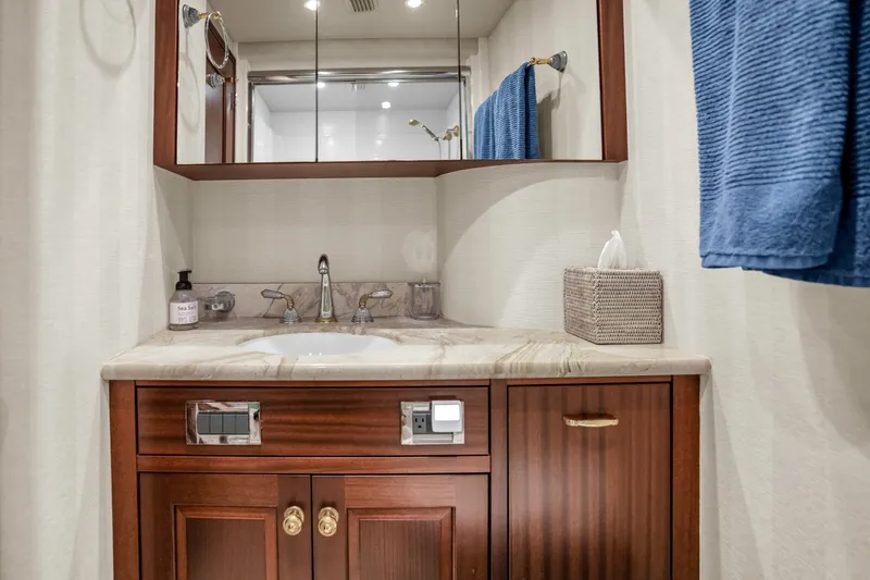 Slide: The Image of 85 Pacific Mariner CABANA VIP Head - 8140100