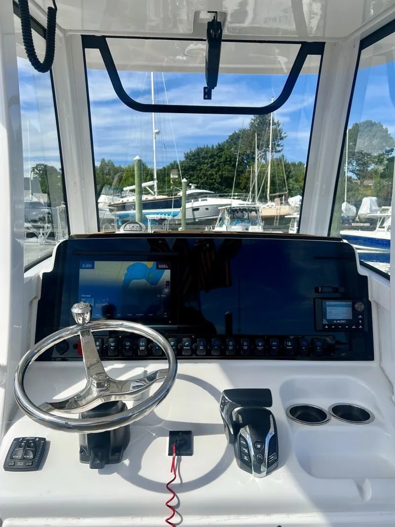 Slide: The Image of Sea Hunt Ultra 255 SE 2024 - 7923998