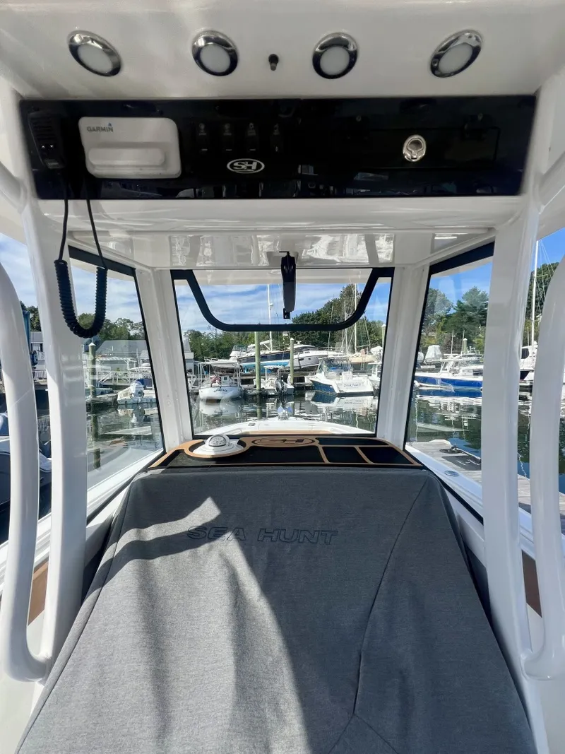 Slide: The Image of Sea Hunt Ultra 255 SE 2024 - 7923994